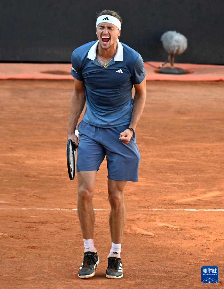 温网碾压拉沃尔杯，兹维列夫统治全场